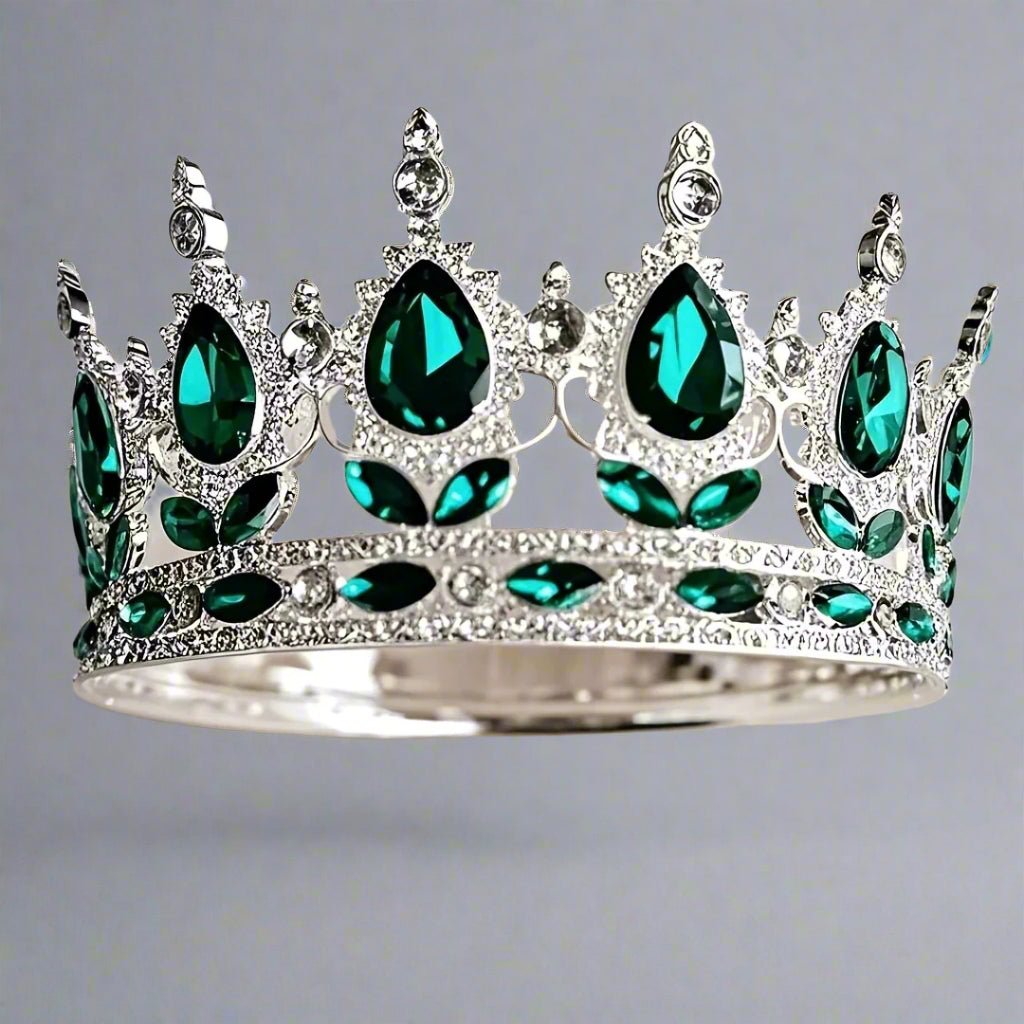DiadĂšme Ă©lĂ©gant argentĂ© en strass ornĂ© d'imitation de diamant et de pierres vert pour mariage ou soirĂ©e â vue de face