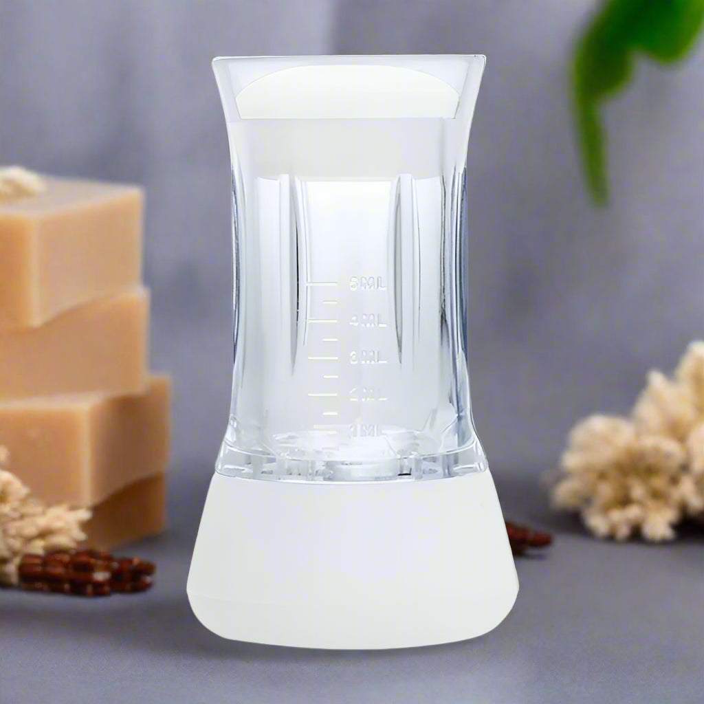 Applicateur avec embout doseur pour un dosage précis des huiles , huiles essentielles, huiles nourrissantes pour le cuir chevelu, pour appliquer des soins capillaires.
