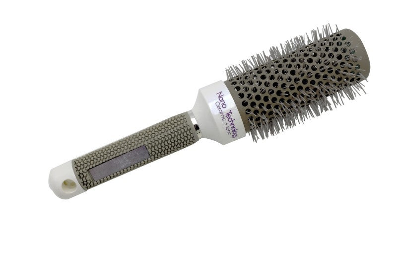 Brosse ronde professionnelle en céramique pour brushing idéale pour un coiffage rapide et élégant.