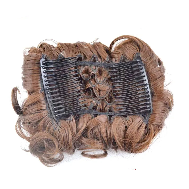 Système d 'attache d'une extension de cheveux chignon postiche bouclé, idéal pour ajouter du volume et de la texture à vos coiffures. Ce chignon est fabriqué à partir de cheveux synthétiques ou humains, offrant des boucles naturelles et élégantes. Facile à installer en quelques secondes, il vous permet de créer un look chic et sophistiqué pour toutes les occasions, que ce soit pour un événement spécial ou une soirée
