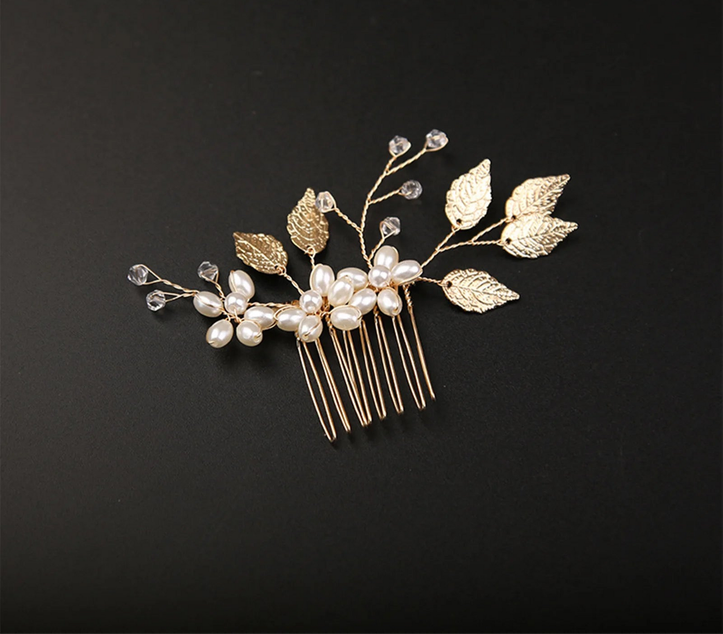 Ornement capillaire de mariée - perles et or pour une touche raffinée