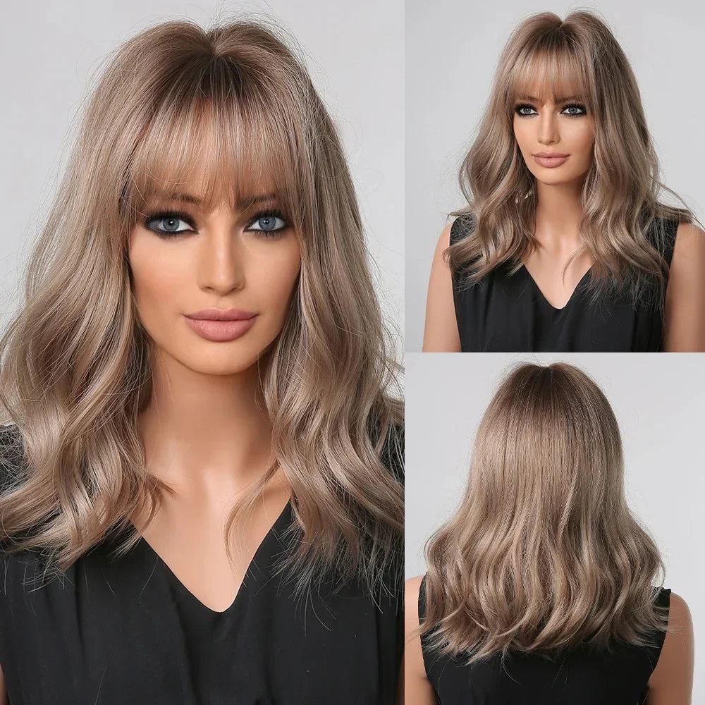 Perruque femme blonde avec frange ondulée, style naturel, visibilité de face, trois-quarts et dos