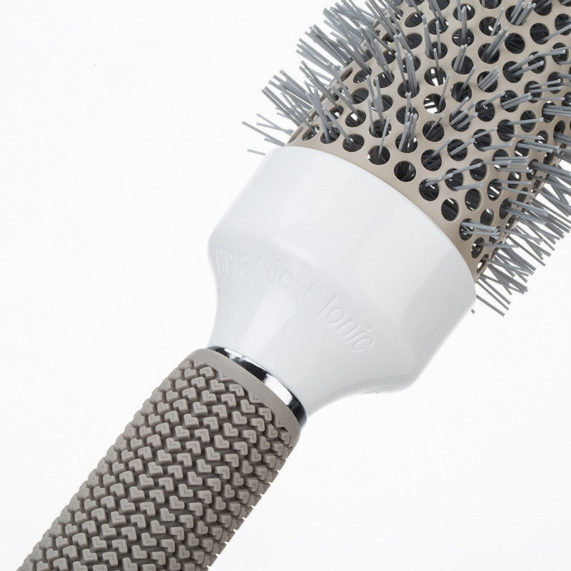 zoom sur Brosse ronde professionnelle en céramique pour brushing, réduisant les frisottis et apportant brillance