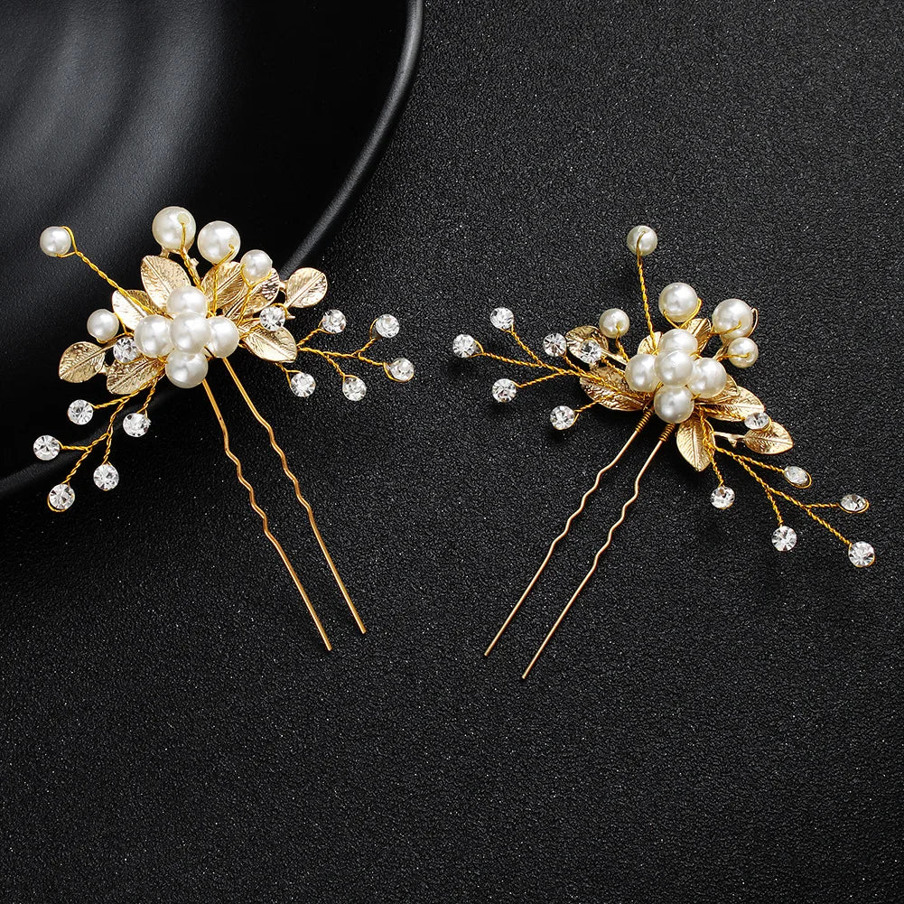 Épingles à cheveux avec fleurs de perles et doré, parfaites pour un maintien élégant et une touche glamour.