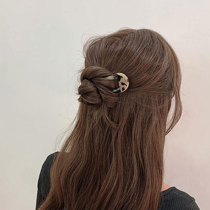 Femme chignon avec épingle écaille de tortue  de 11 cm, pour fixer les cheveux de manière discrète et sécurisée, pour chignon facile, coiffure facile. 