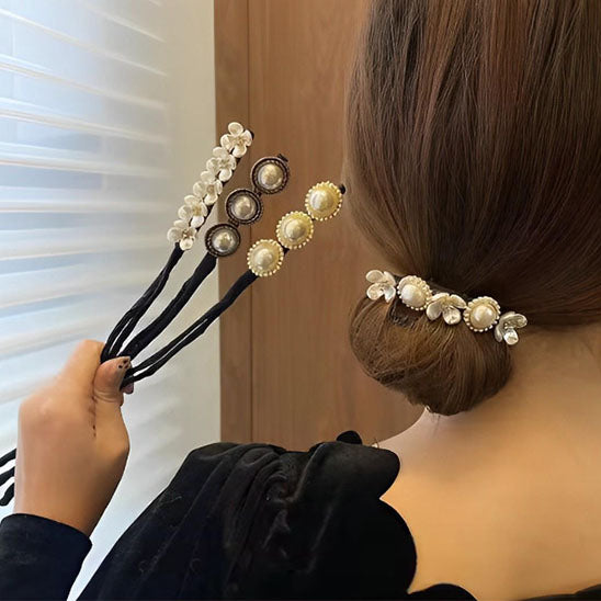 Accessoire-cheveux-décoratif-avec-perles-élegant-pour-coiffure-chic-ajout-de-brillance-et-de-sophistication-pour-toutes-occasions-perles-détail-luxueux- chignon bas - bordée de perles-