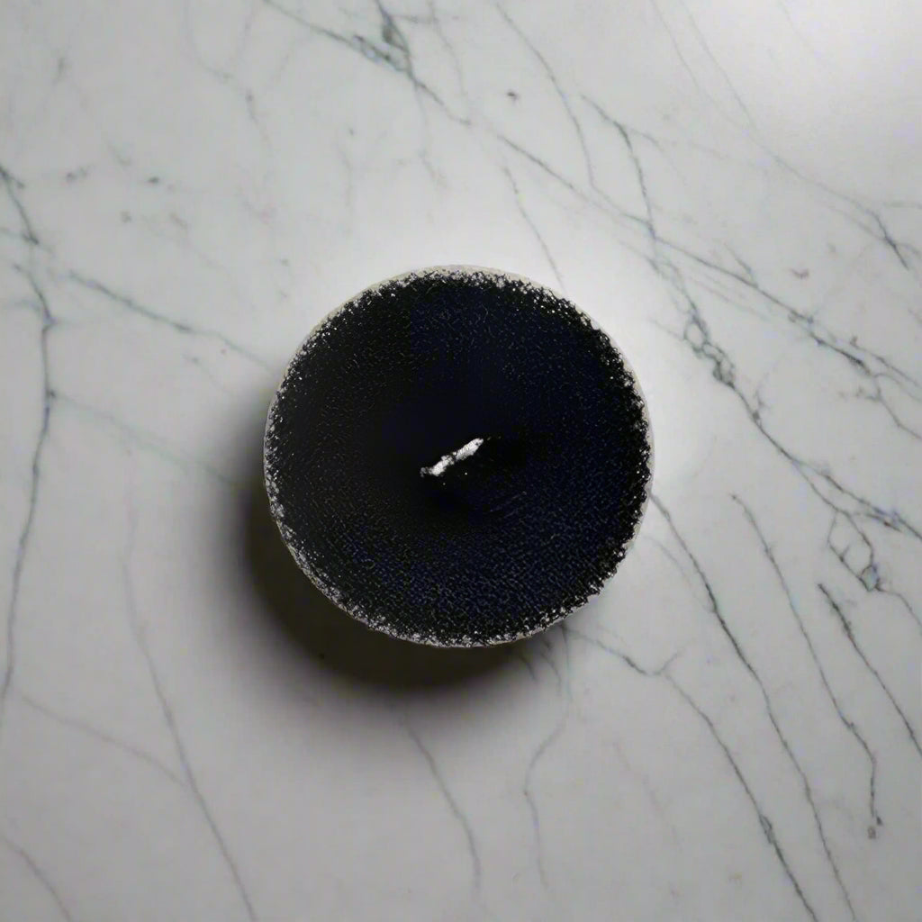Donut chignon en mousse petite taille noir, idéal pour créer un chignon généreux et élégant en quelques minutes pour une fille 