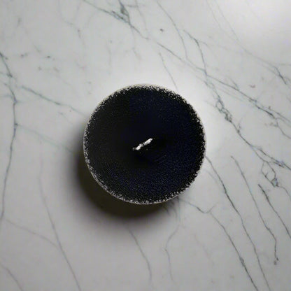 Donut chignon en mousse petite taille noir, idéal pour créer un chignon généreux et élégant en quelques minutes pour une fille 