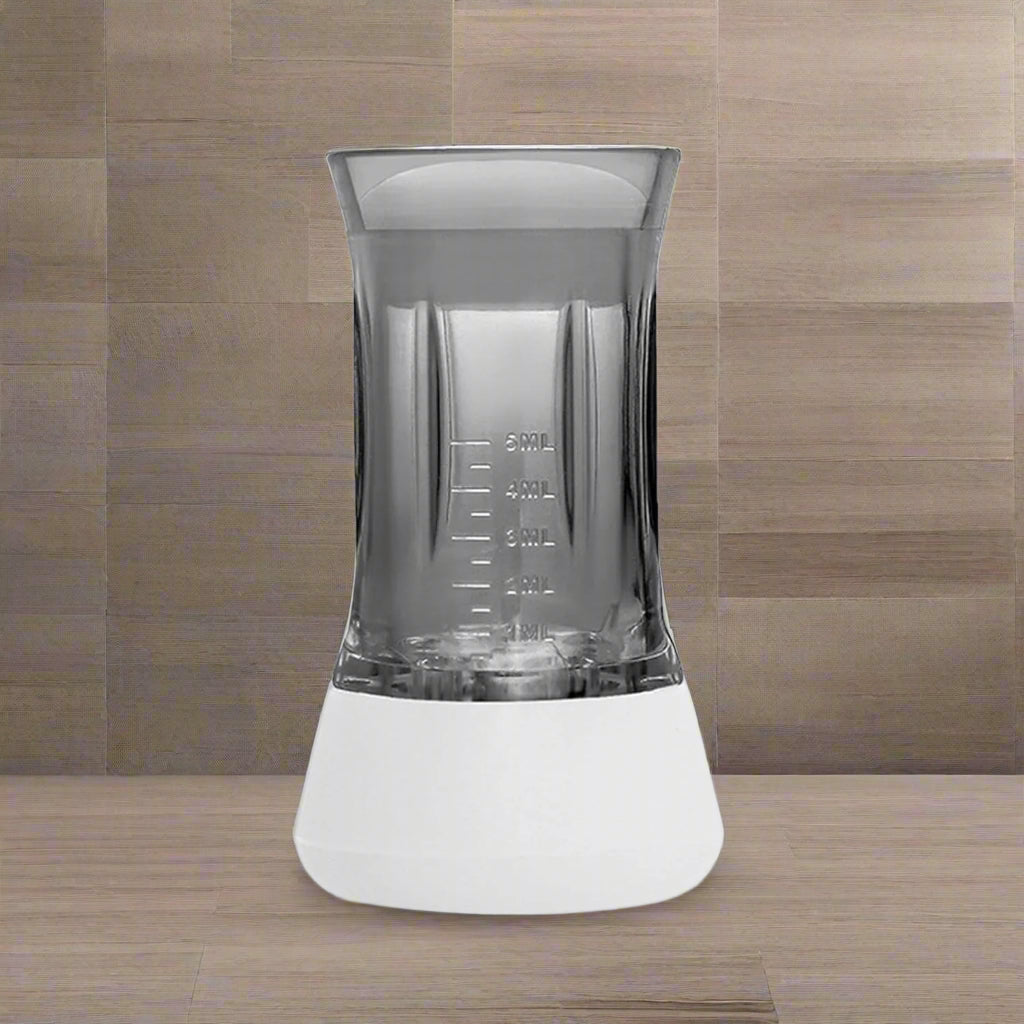 Applicateur d'huile, conçu pour une application précise et homogène des huiles capillaires ou corporelles, idéal pour appliquer les huiles essentielles ou nourrissantes en toute simplicité et efficacité.