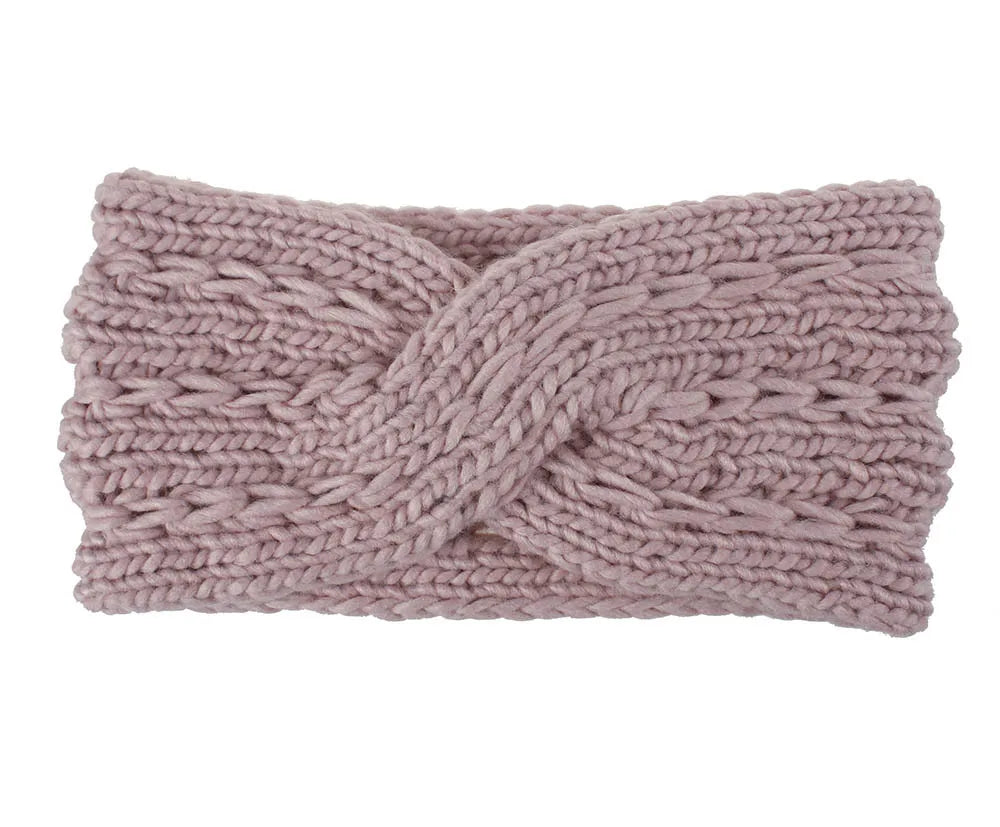 Bandeau rose pastel tressé cheveux hiver, accessoire mode chaud et élégant pour protéger vos cheveux du froid tout en ajoutant une touche stylée à votre tenue.