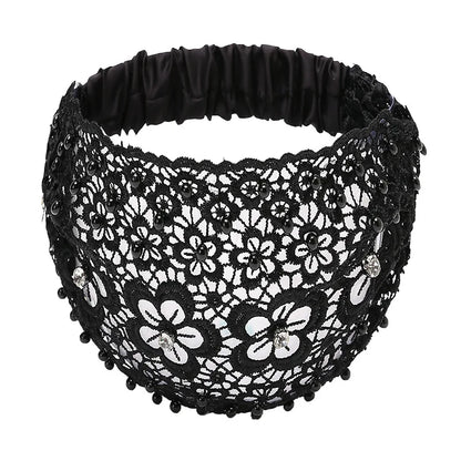 Bandeau noir en dentelle délicate, idéal pour ajouter une touche élégante et féminine à vos tenues. Parfait pour les mariages, les soirées ou les occasions spéciales, ce bandeau en dentelle fine offre un confort optimal tout en sublimant votre coiffure. Disponible dans plusieurs couleurs et styles pour s'adapter à toutes vos envies.