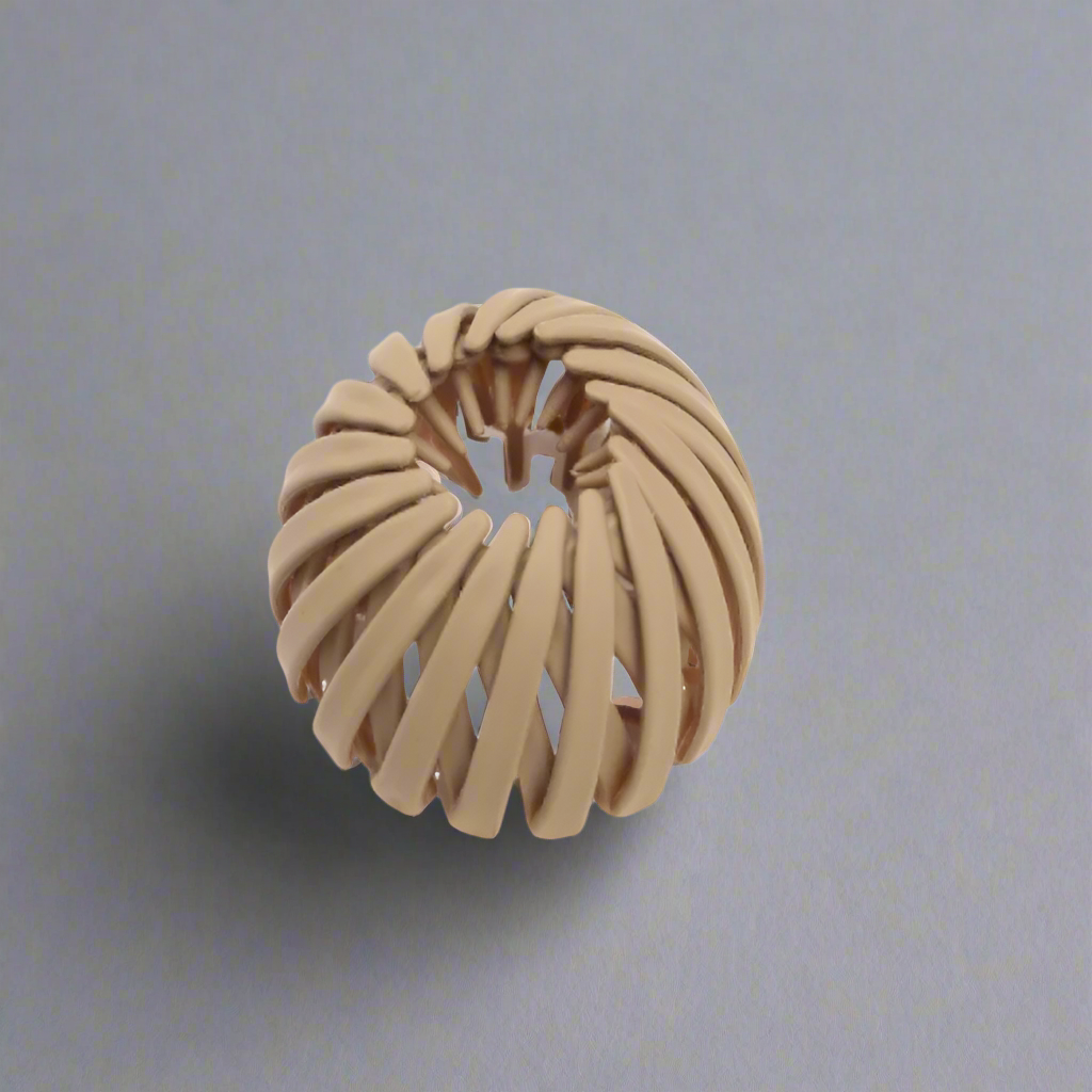 Barrette nid d’oiseau beige pour cheveux – Accessoire extensible élégant pour femmes-sur fond neutre