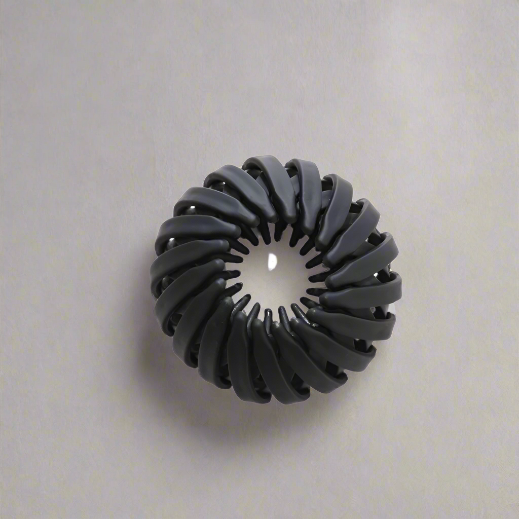 Barrette nid d’oiseau noir pour cheveux – Accessoire extensible élégant pour femmes-sur fond neutre