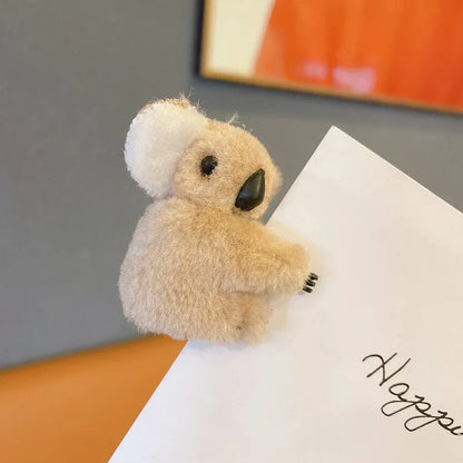Pince à cheveux peluche Koala  beige  : l'accessoire mignon et pratique - Parfaite pour les petites filles comme pour les adultes, cette pince originale et kawaii permet de maintenir vos cheveux tout en apportant une note ludique et mignonne-