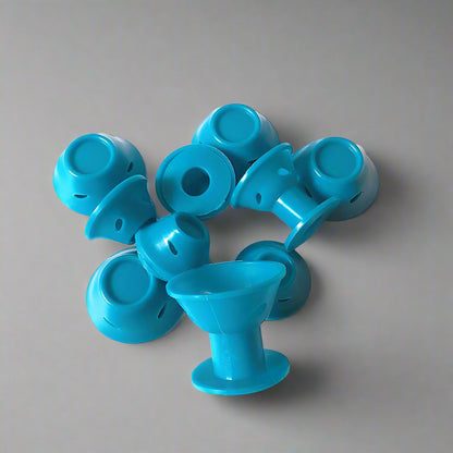 Set de bigoudis en silicone bleus de deux tailles (grande et petite) présentés sur fond lumineux gris.