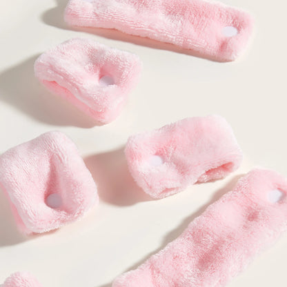 Bigoudis roses doux pour mise en plis des cheveux à la maison