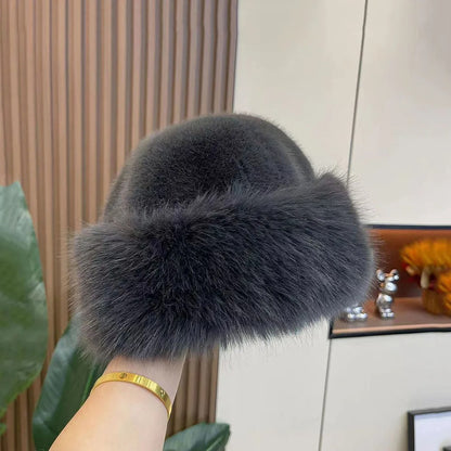 Bonnet gris femme en fourrure douce, parfait pour les journées froides