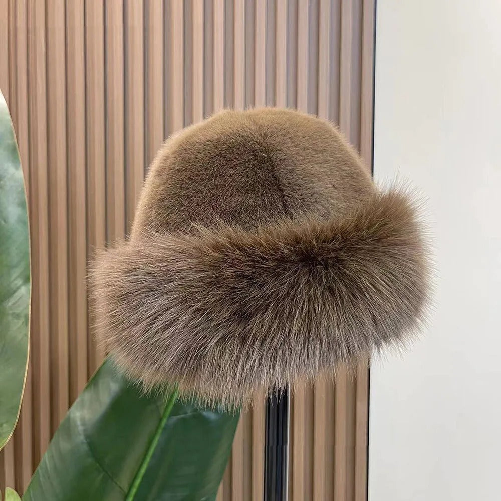 Bonnet marron clair femme en fourrure douce, parfait pour les journées froides