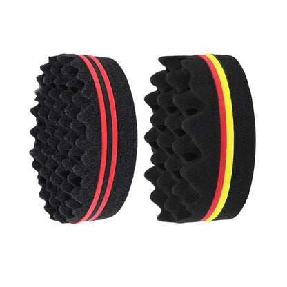 Deux brosses Afro  innovantes pour un volume spectaculaire, idéale pour les cheveux bouclés, crépus et frisés. Conçue pour démêler en douceur tout en apportant du volume et de la définition à vos boucles. La texture éponge unique permet de coiffer facilement et sans abîmer les cheveux. Un accessoire tendance et essentiel pour une coiffure parfaite et naturelle. Parfaite pour ajouter du volume et sublimer vos cheveux afro avec efficacité."