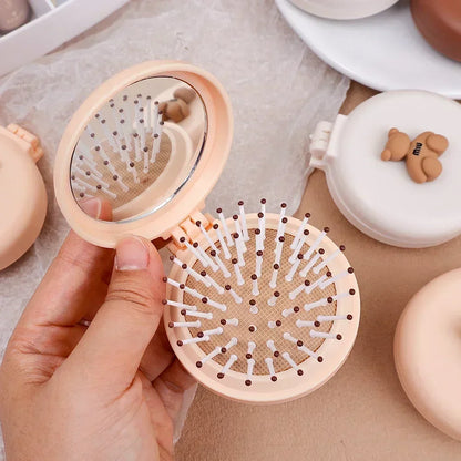 Brosse à cheveux pliable avec miroir, combinant confort et praticité pour des retouches de coiffure rapides, pour bébé, même en déplacement