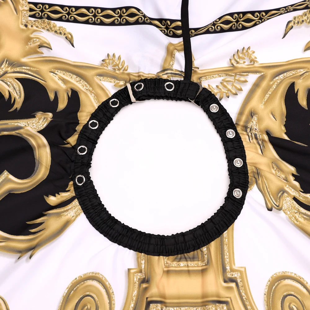Système d'ajustement de la cape de coiffure au design vintage baroque avec motif de lion allie élégance et fonctionnalité. Conçue pour les professionnels, elle est à la fois antistatique et imperméable, offrant une protection optimale pendant les coupes ou traitements capillaires. Sa matière de haute qualité assure un confort optimal et une grande résistance à l'usure. Pratique et facile à entretenir, elle garantit une expérience pour le coiffeur comme agréable pour le client. Un accessoire indispensable. 