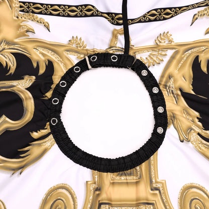 Système d'ajustement de la cape de coiffure au design vintage baroque avec motif de lion allie élégance et fonctionnalité. Conçue pour les professionnels, elle est à la fois antistatique et imperméable, offrant une protection optimale pendant les coupes ou traitements capillaires. Sa matière de haute qualité assure un confort optimal et une grande résistance à l'usure. Pratique et facile à entretenir, elle garantit une expérience pour le coiffeur comme agréable pour le client. Un accessoire indispensable. 