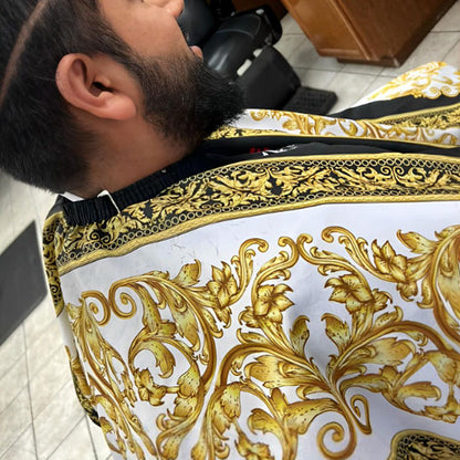 Cape de coupe pour coiffeur, décorée d'un motif de lion, pour assurer une coupe serene des cheveux tout en protégeant les vêtements