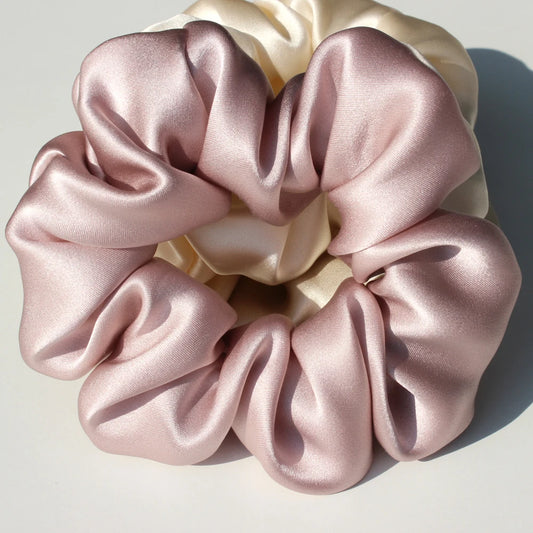 Chouchou pour cheveux en soie, élégant et doux au toucher, avec finition satinée, idéal pour éviter la casse des cheveux et ajouter une touche de luxe à votre coiffure