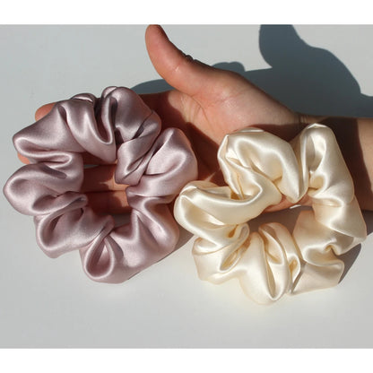 Chouchous pour cheveux en soie, élégants et doux au toucher, avec finition satinée, idéals pour préserver la santé des cheveux tout en ajoutant une touche de raffinement