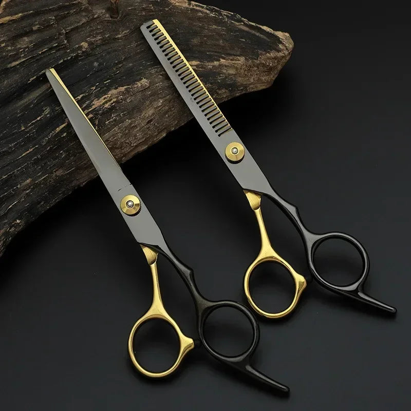 Kit professionnel de ciseaux de coiffure, design noir et or, offrant une précision de coupe optimale pour les stylistes et coiffeurs experts