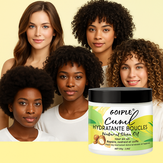 Cinq femmes aux cheveux bouclés de textures variées posent souriants autour d’un pot de crème boucles hydratation, sur fond beige doux.