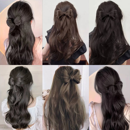 Femmes portant une barrette extension de cheveux avec nœud papillon, accessoire élégant et original pour ajouter du volume et de la texture à vos cheveux, idéal pour un look sophistiqué