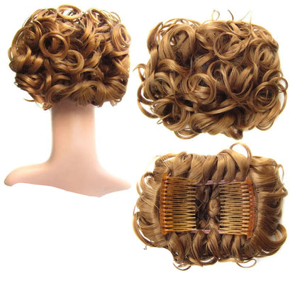 Extension de cheveux chignon postiche bouclé blond venitien, idéal pour ajouter du volume et de la texture à vos coiffures. Ce chignon est fabriqué à partir de cheveux synthétiques ou humains, offrant des boucles naturelles et élégantes. Facile à installer en quelques secondes, il vous permet de créer un look chic et sophistiqué pour toutes les occasions, que ce soit pour un événement spécial ou une soirée 