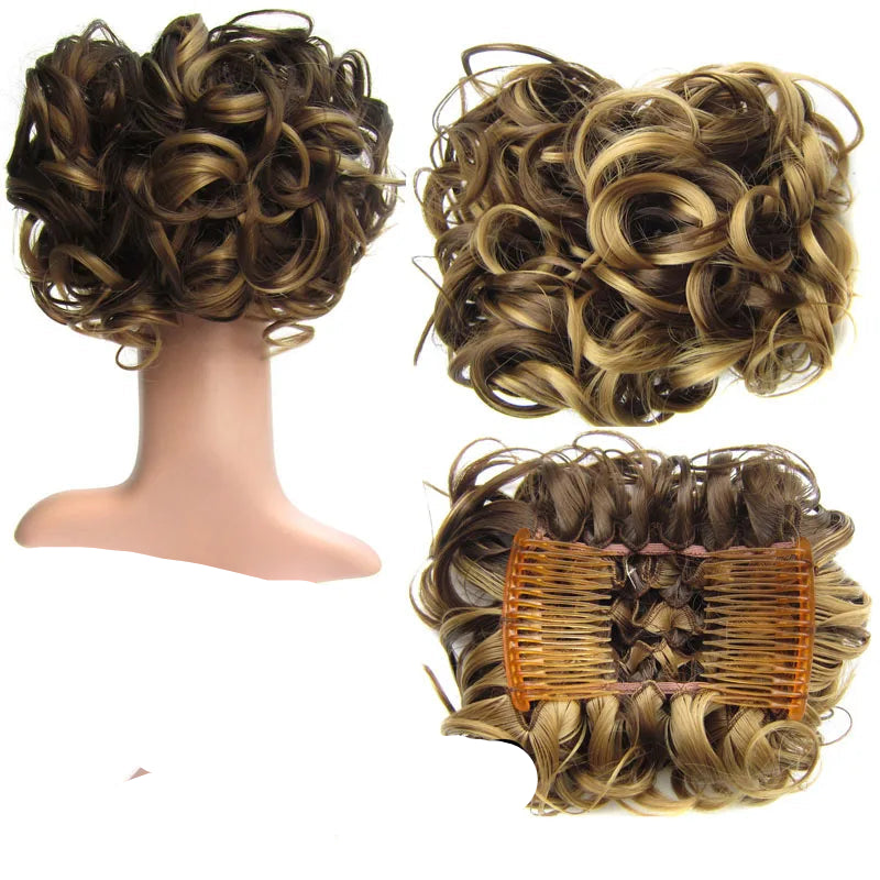 Extension de cheveux chignon postiche bouclé au reflet blond, idéal pour ajouter du volume et de la texture à vos coiffures. Ce chignon est fabriqué à partir de cheveux synthétiques ou humains, offrant des boucles naturelles et élégantes. Facile à installer en quelques secondes, il vous permet de créer un look chic et sophistiqué pour toutes les occasions, que ce soit pour un événement spécial ou une soirée. 