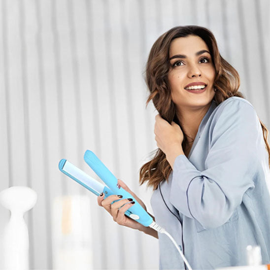 Mini-fer-à-lisser-voyage-compact-et-pratique-pour-cheveux-lisses-en-toutes-circonstances-idéal-pour-les-voyages-plaques-en-céramique-chauffage-rapide-et-design-portable- femme - sourire- boucle cheveux-