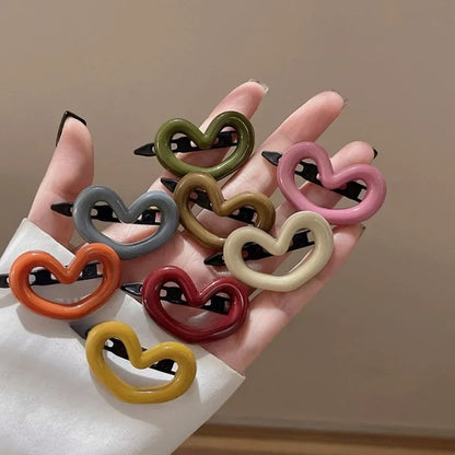 Barrettes de couelurs en forme de cœur, élégante et mignonne, idéale comme accessoire pour les cheveux avec une touche de douceur. 
