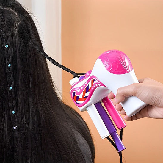 Machine innovante en train de  tresser, qui facilite la création de tresses de différentes sortes pour des coiffures tendance et sans effort.