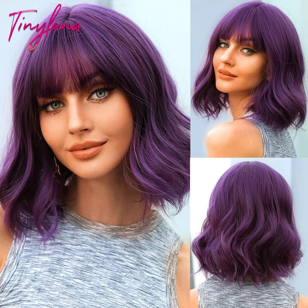 Perruque mi longue violette , idéale pour un style moderne et facile à entretenir.