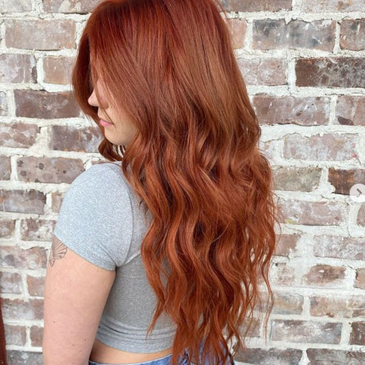 belle chevelure rousse -Perruque longue et naturelle, en fibre synthétique, offrant un look élégant et réaliste.