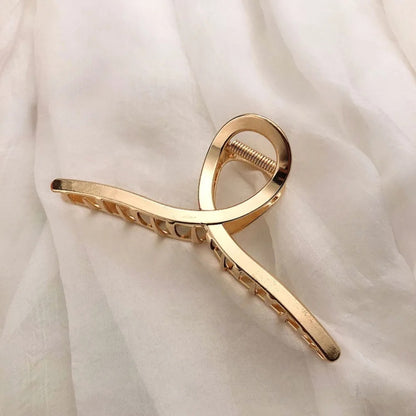 Pince en métal cheveux courbe. Pince à cheveux décorative, pour un maintien solide et un style raffiné. Pince à cheveux élégante en métal, idéale pour maintenir les coiffures en place toute la journée.