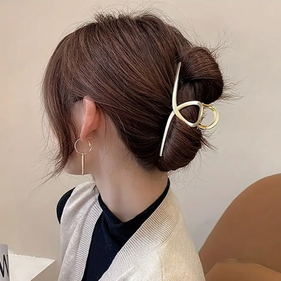 Pince à cheveux décorative, pour un maintien solide et un style raffiné.