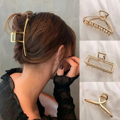 Pince à cheveux élégante en métal, idéale pour maintenir les coiffures en place toute la journée. Pince à cheveux décorative dorée, pour un maintien solide et un style raffiné.
