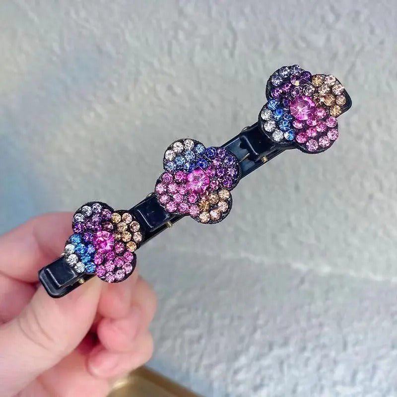 Pince à cheveux mariage strass, idéale pour une coiffure délicate . Pince à cheveux de mariage, ornée de strass, conçue pour sublimer une coiffure nuptiale avec élégance.