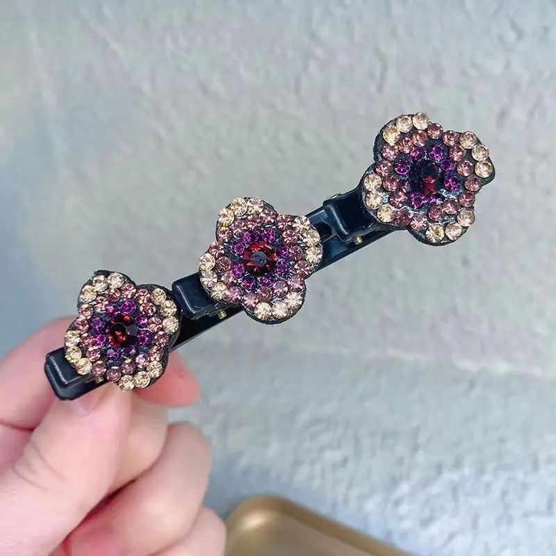 Pince strass fleur  à cheveux de mariage , parfaite pour fixer un chignon ou une coiffure de cérémonie.