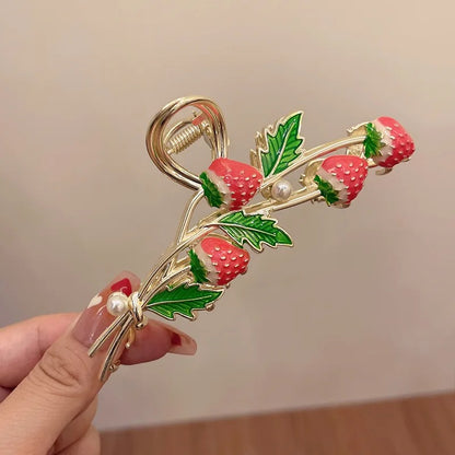 Pince en fer avec fraises, pince à cheveux décorative, pour un maintien solide et un style raffiné. Pince à cheveux élégante en métal, idéale pour maintenir les coiffures en place toute la journée.