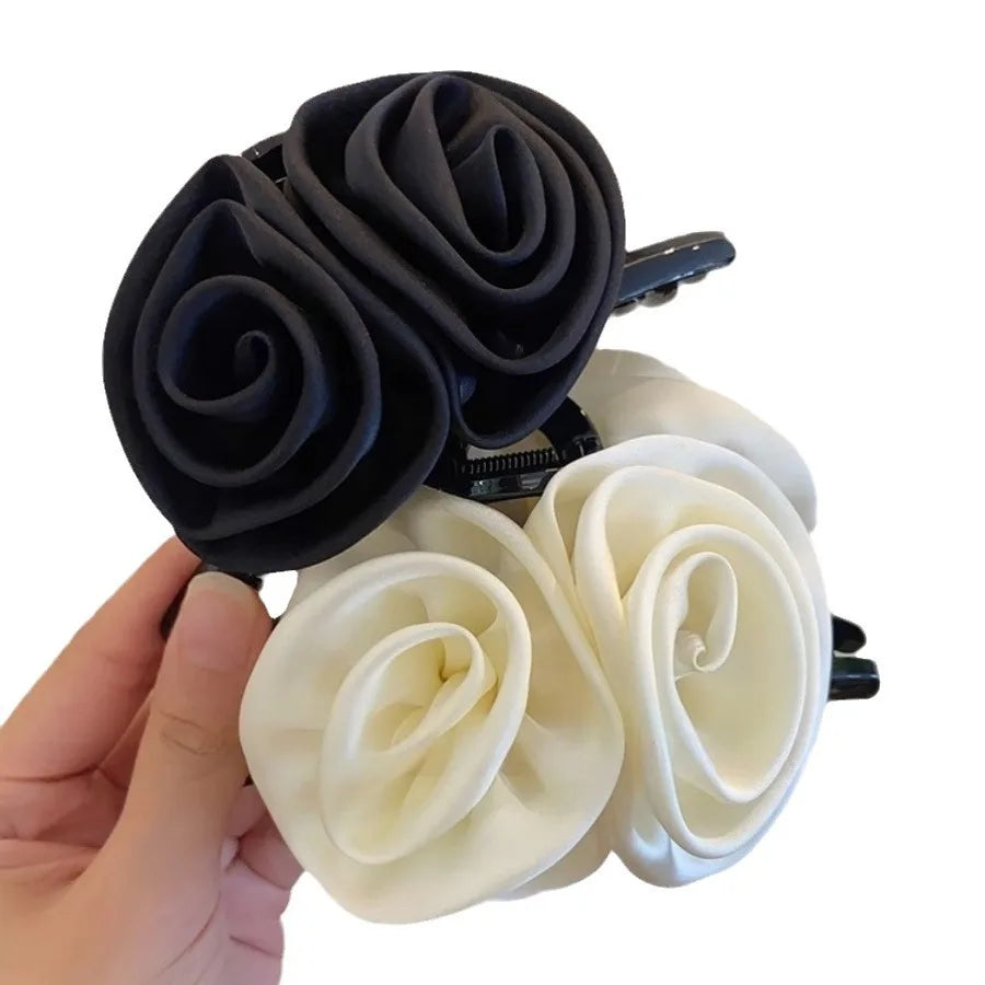 Pinces à cheveux décorées de roses noire ou blanche – accessoire élégant pour coiffure femme