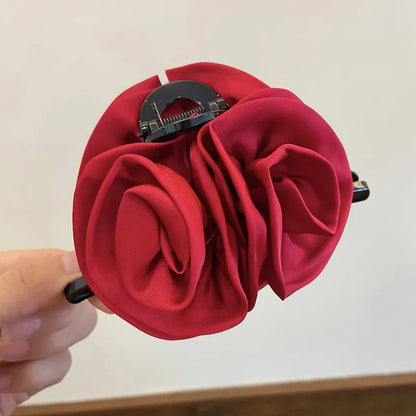Pince à cheveux décorées de roses rouges – accessoire élégant pour coiffure femme
