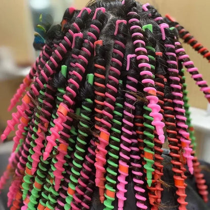 Rouleaux conçus pour offrir une permanente naturelle, ces rouleaux innovants utilisent une technologie de fixation douce qui maintient vos cheveux en place sans chaleur, préservant ainsi leur santé et leur brillance. Faciles à utiliser, ils conviennent à tous les types de cheveux et permettent d'obtenir des souples et définis, avec un minimum d'effort. coiffures parfaites et respectueuses du cheveux. 