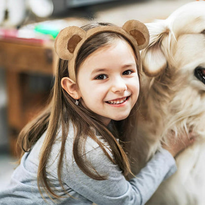 Serre-tête avec oreilles d’ourson en peluche, porté par une fille pour un look mignon et fantaisiste