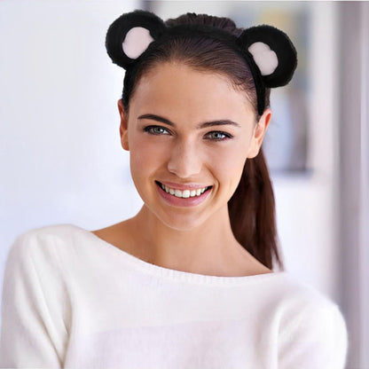 Serre-tête décoré d’oreilles d’ourson, conçu pour maintenir les cheveux en place tout en ajoutant une touche ludique